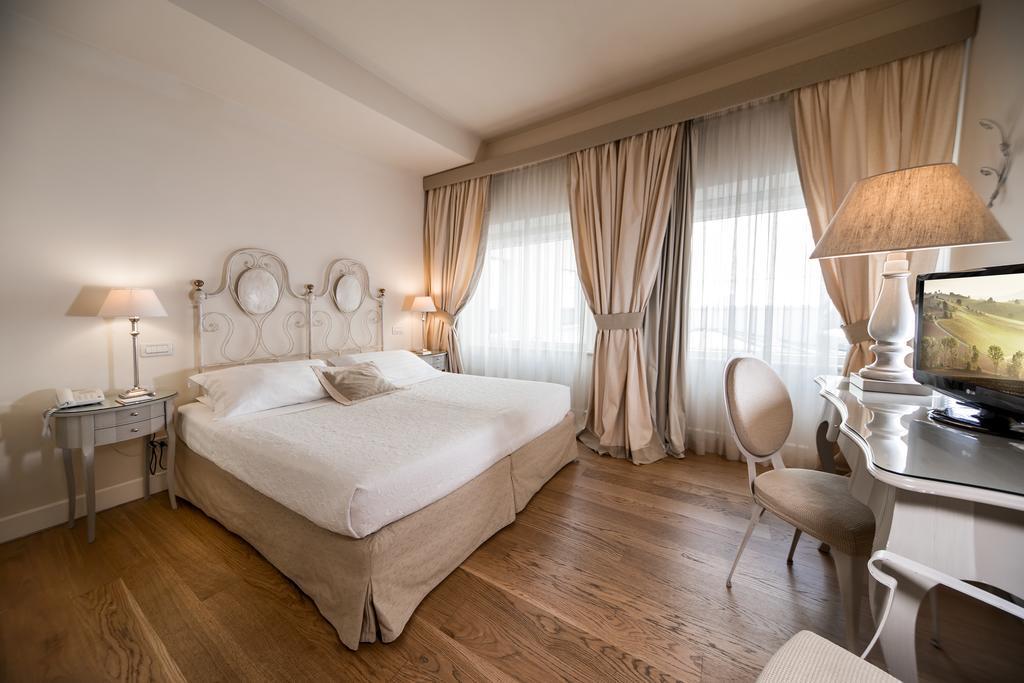 Hotel & Residenza 100 Torri อัสโกลีปิเชโน ภายนอก รูปภาพ